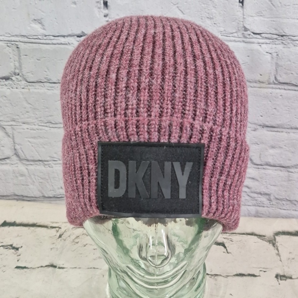 DKNY Heather Plum Beanie One Size Warm Stretch Knit Winter Ski Hat‎